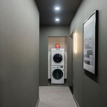 Luxe Studio With Charming Juliet Balcony Apartment New York Ngoại thất bức ảnh