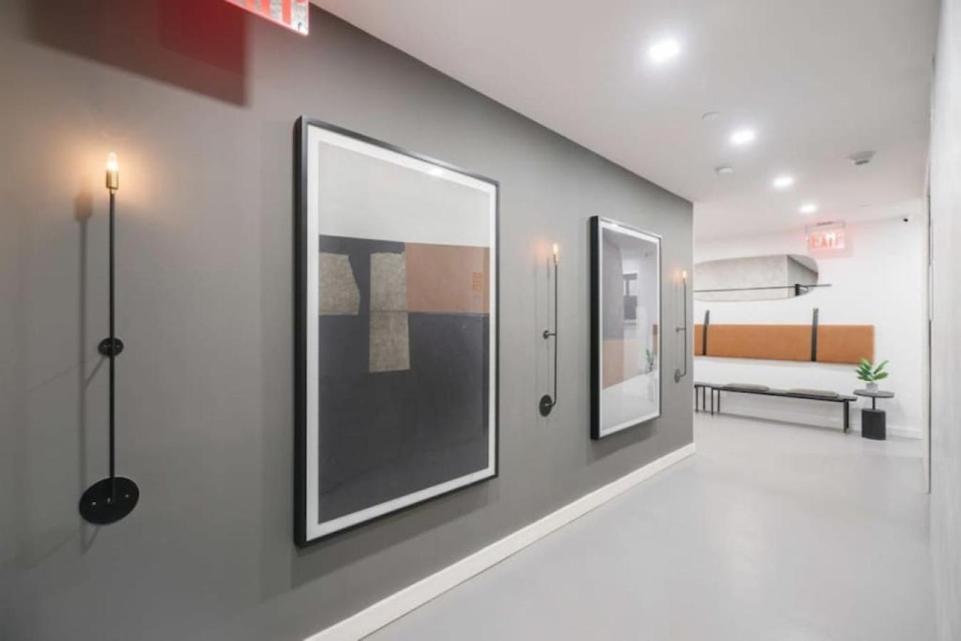 Luxe Studio With Charming Juliet Balcony Apartment New York Ngoại thất bức ảnh
