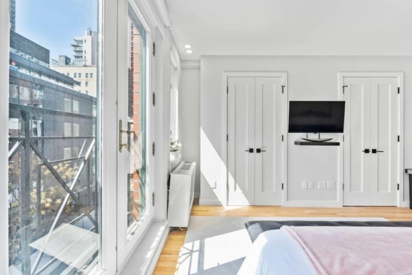 Luxe Studio With Charming Juliet Balcony Apartment New York Ngoại thất bức ảnh