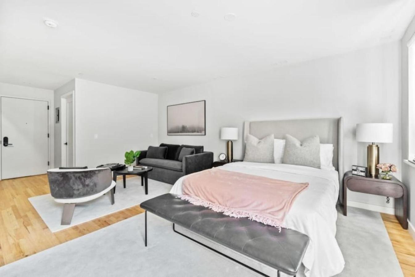 Luxe Studio With Charming Juliet Balcony Apartment New York Ngoại thất bức ảnh