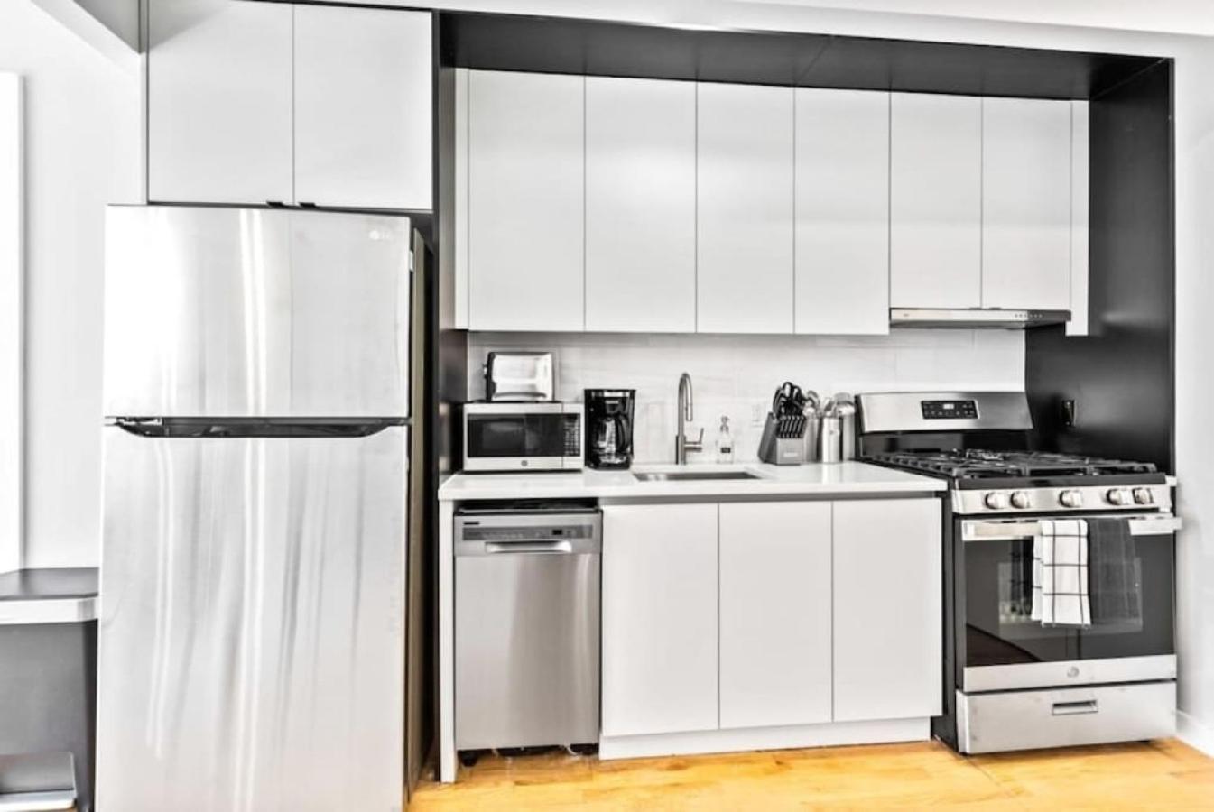 Luxe Studio With Charming Juliet Balcony Apartment New York Ngoại thất bức ảnh