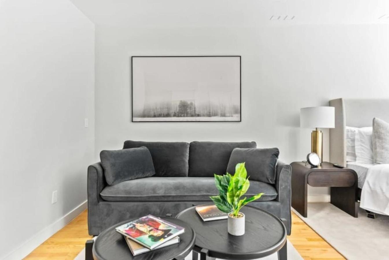 Luxe Studio With Charming Juliet Balcony Apartment New York Ngoại thất bức ảnh