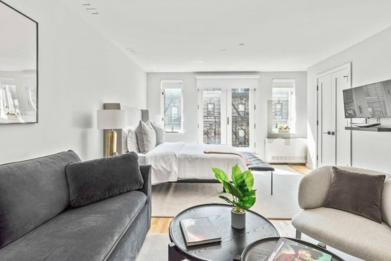 Luxe Studio With Charming Juliet Balcony Apartment New York Ngoại thất bức ảnh