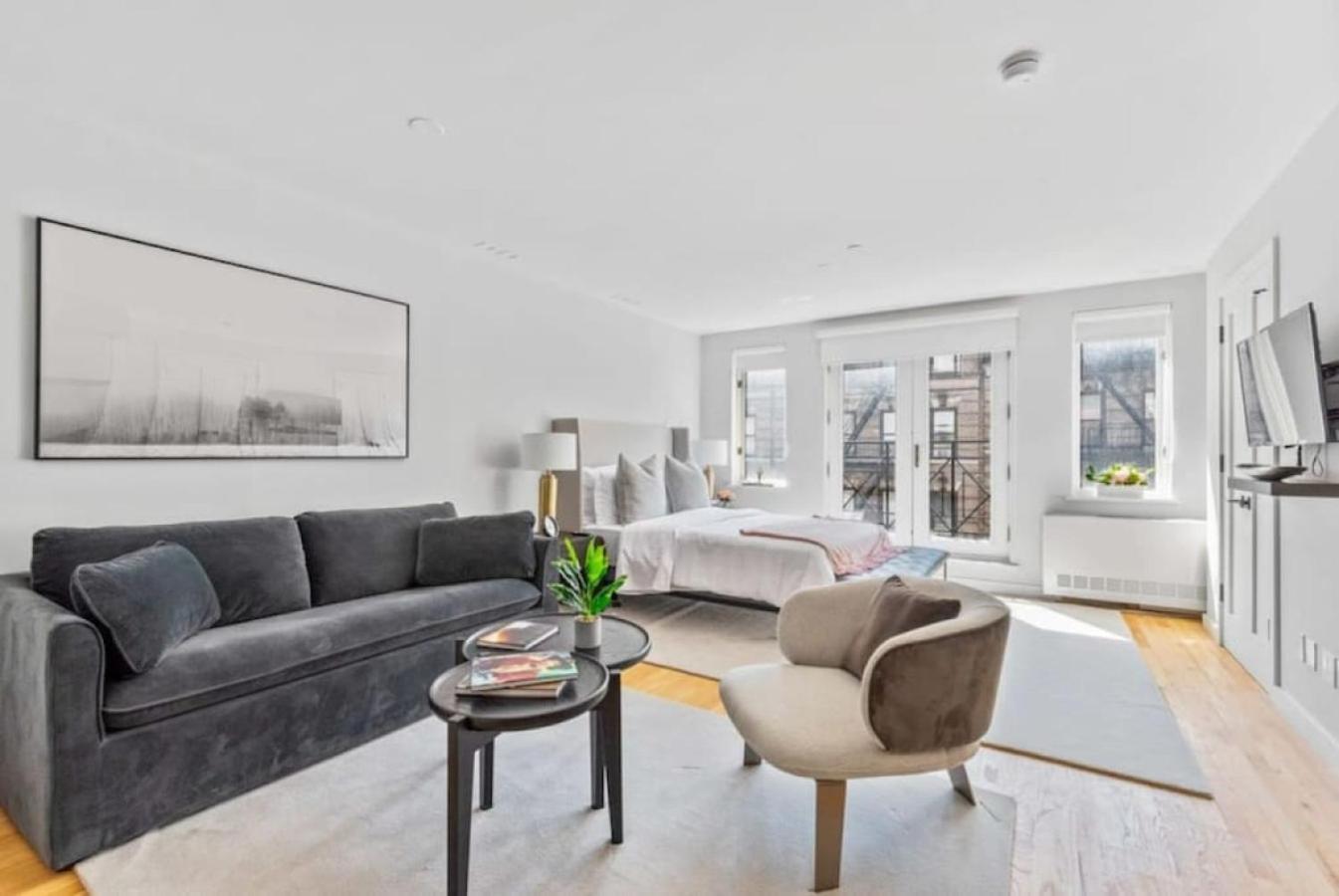 Luxe Studio With Charming Juliet Balcony Apartment New York Ngoại thất bức ảnh