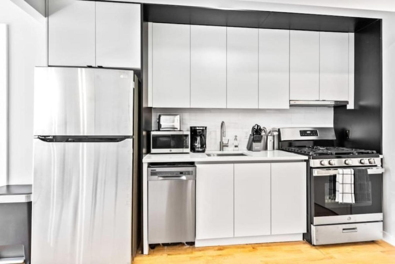 Luxe Studio With Charming Juliet Balcony Apartment New York Ngoại thất bức ảnh