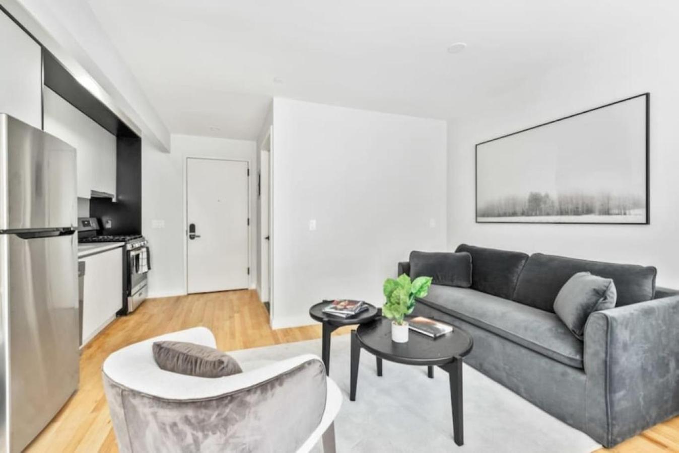 Luxe Studio With Charming Juliet Balcony Apartment New York Ngoại thất bức ảnh