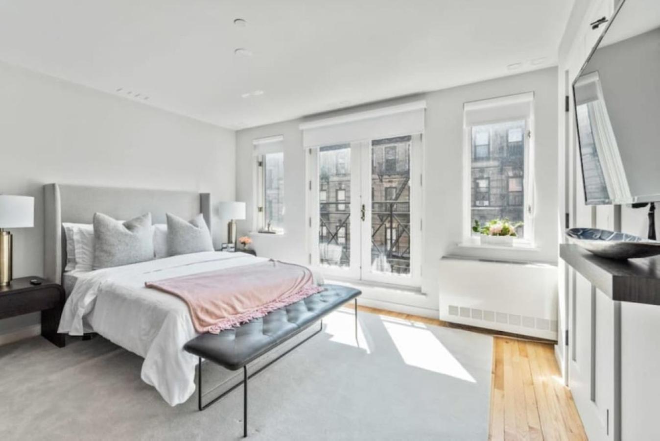 Luxe Studio With Charming Juliet Balcony Apartment New York Ngoại thất bức ảnh