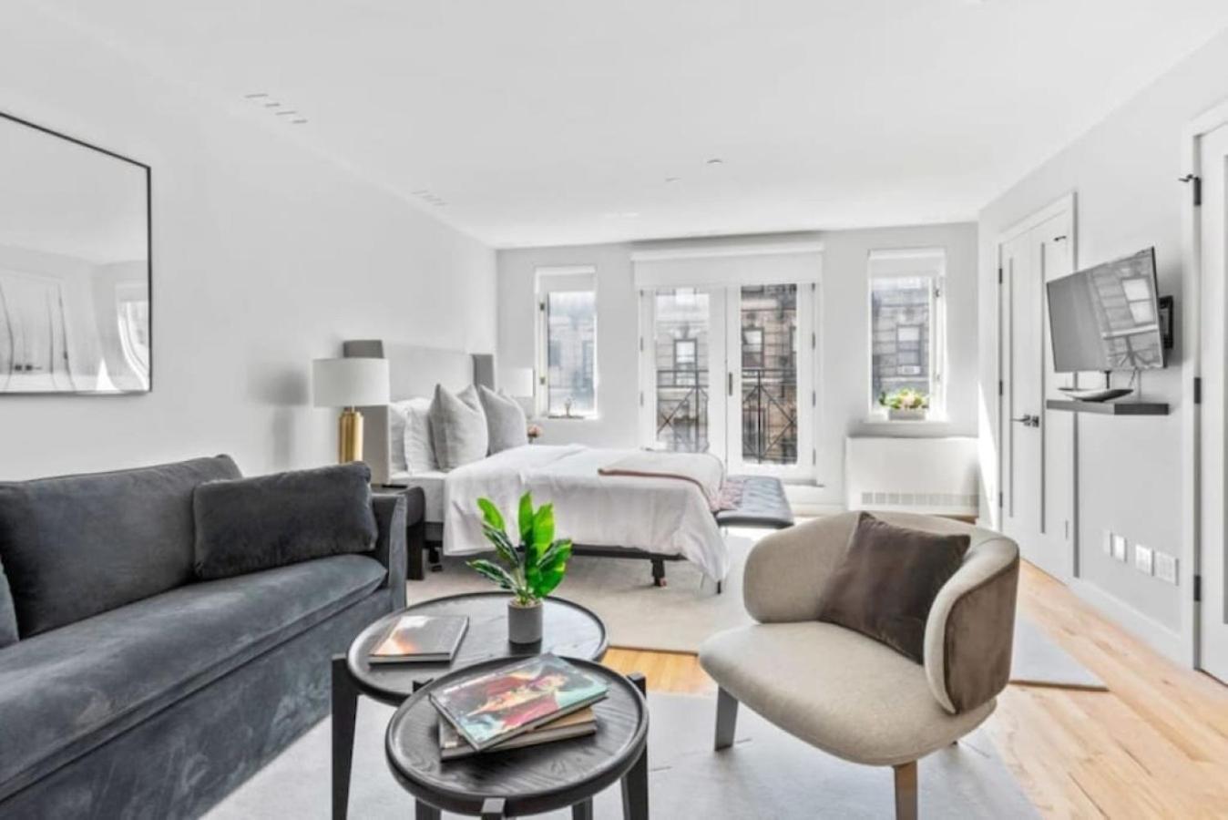 Luxe Studio With Charming Juliet Balcony Apartment New York Ngoại thất bức ảnh