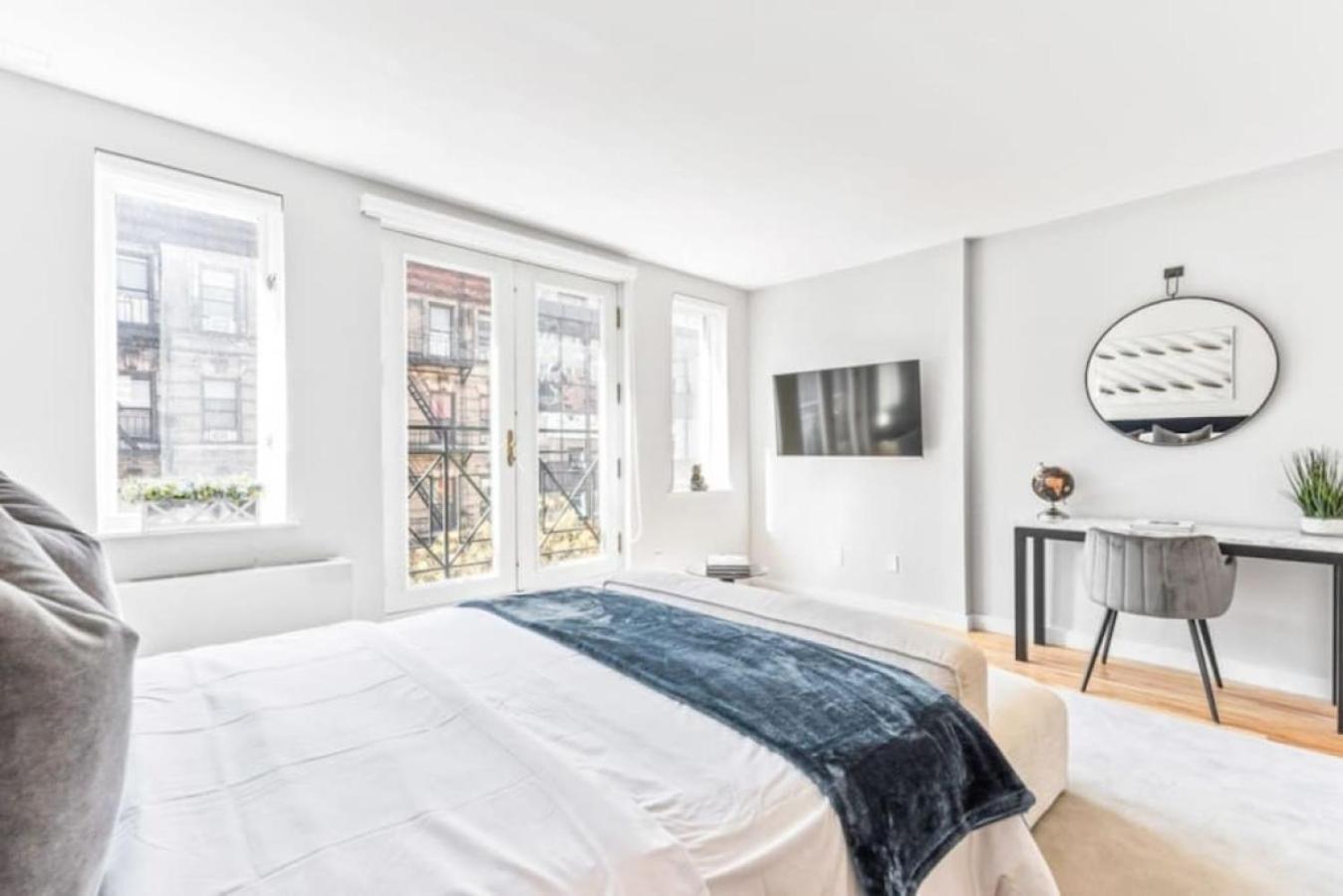 Luxe Studio With Charming Juliet Balcony Apartment New York Ngoại thất bức ảnh