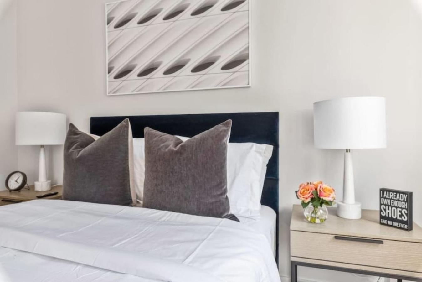 Luxe Studio With Charming Juliet Balcony Apartment New York Ngoại thất bức ảnh