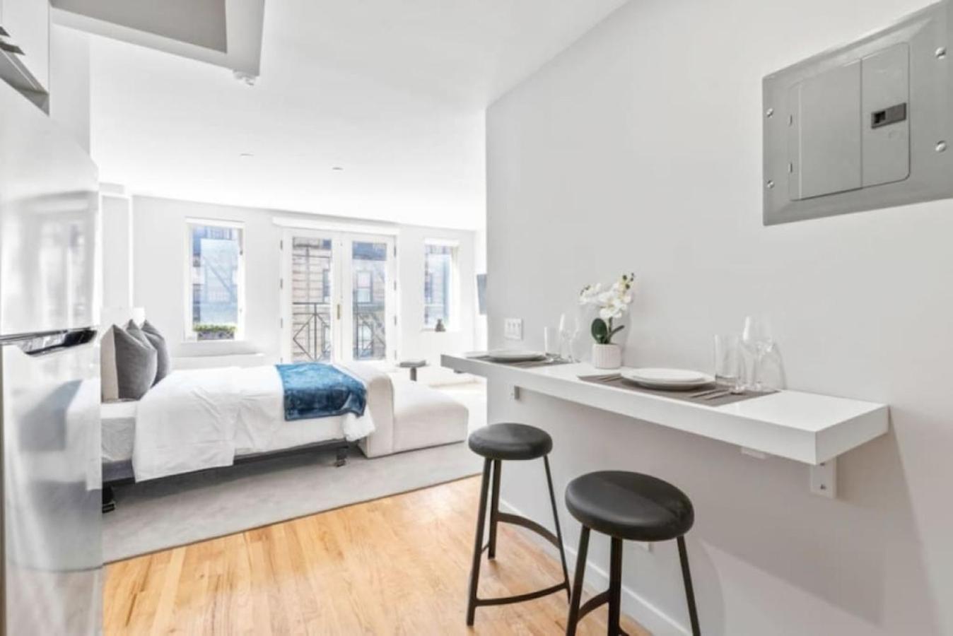 Luxe Studio With Charming Juliet Balcony Apartment New York Ngoại thất bức ảnh