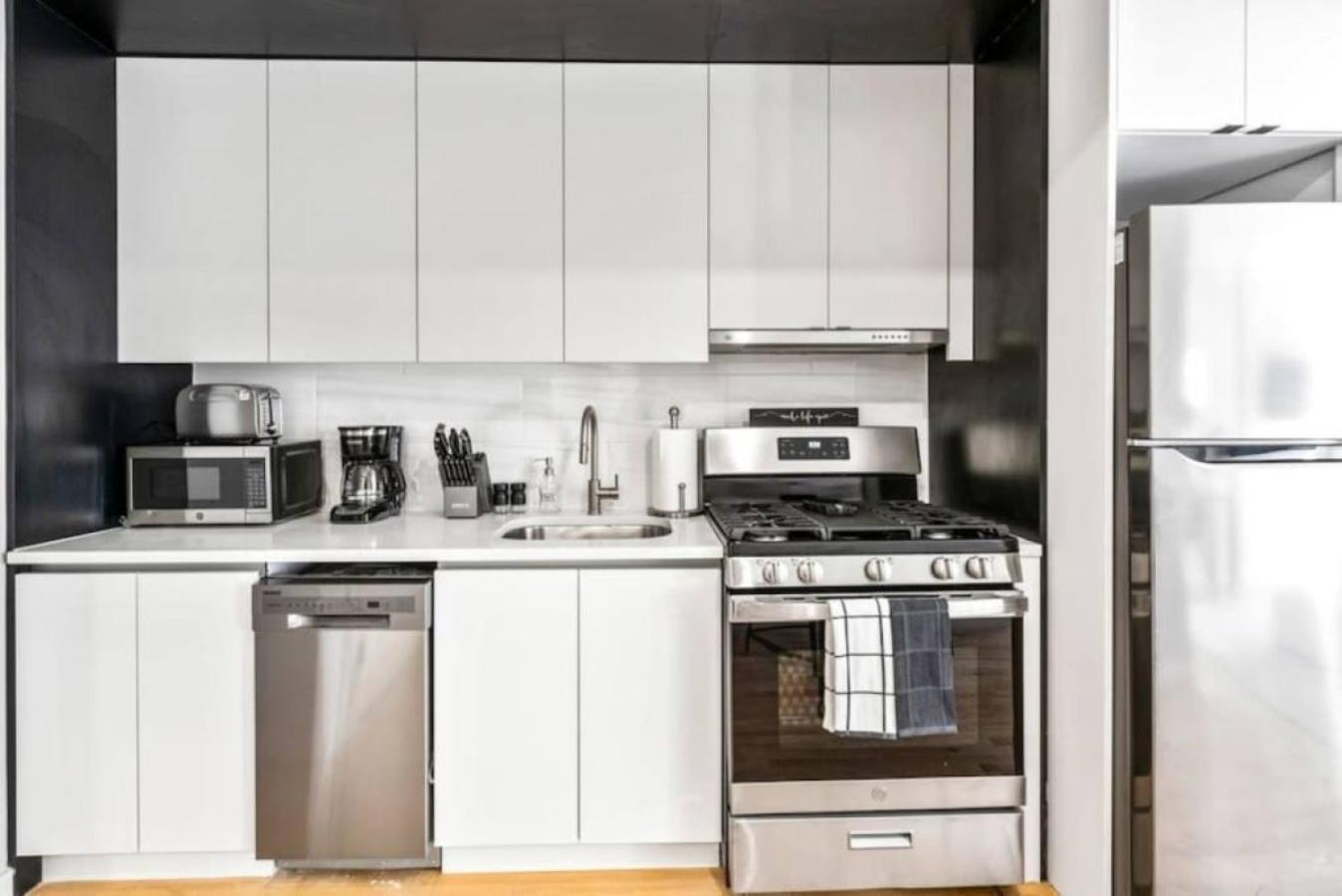 Luxe Studio With Charming Juliet Balcony Apartment New York Ngoại thất bức ảnh