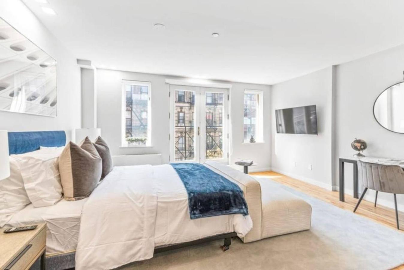 Luxe Studio With Charming Juliet Balcony Apartment New York Ngoại thất bức ảnh